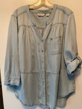 Light Blue Women's Button-Front Chambray Blouse
